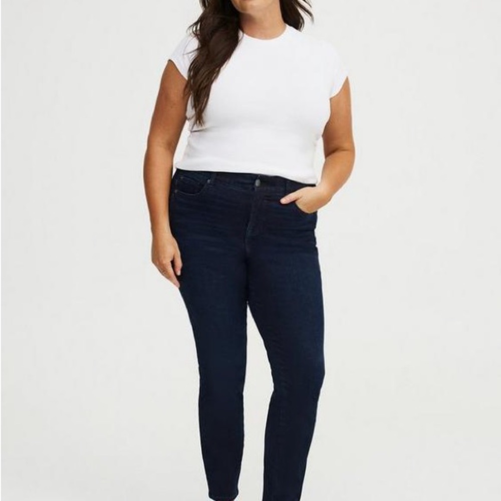 14R Torrid Bombshell Skinny Limitless Jean
